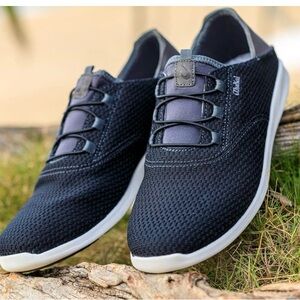 New OluKai Black and Gray Men's Sneakers sz 13